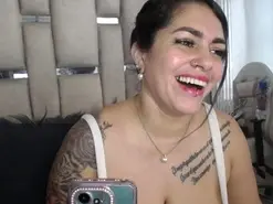Amateur Free Porn Cam of chelaqueen_