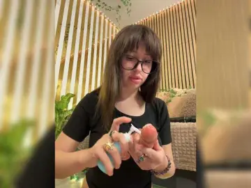 Bongacams Adult Video Chat of MiaLiaHot