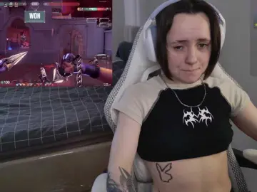 Bongacams Watch Live Sex Cams of LunaL0ve