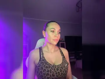 Bongacams Free Porn Cam of QWEENII
