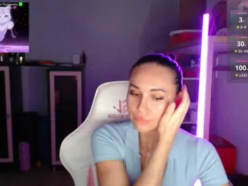 Bongacams Watch Live Sex Cams of QWEENII