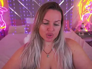 Bongacams Private Sex Chat of KiraCandyS