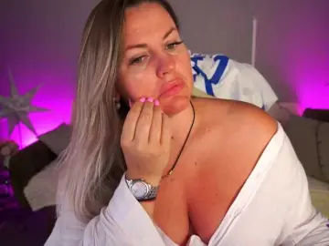 Bongacams Nude Webcam of KiraCandyS