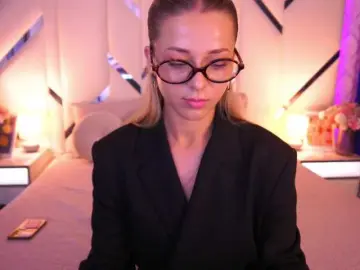 Bongacams Live Sex Cam of LoveeDove