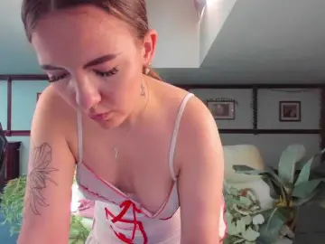 Bongacams Watch Live Sex Cams of KiraRustle