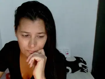 Bongacams Sex Cam of Adrianamilf