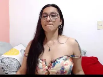 Bongacams Adult Webcam of KarinaSuarez1