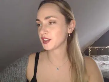 Bongacams Sex Cam of ScarlettXQueen