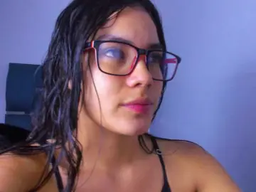 Bongacams Free Porn Cam of crazybaby-squirt