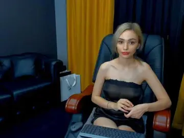 Bongacams Live Sex Cam of HaleySweet18