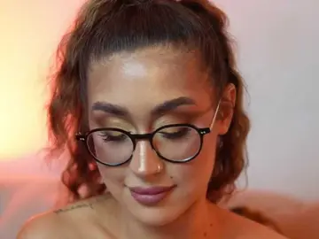 Bongacams Watch Live Sex Cams of AileenKiss