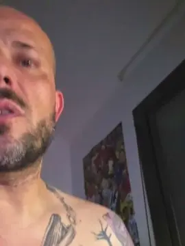 Cam4 Free Live Porn of Bighandx