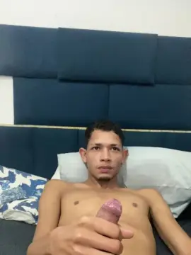 Cam4 Watch Live Sex Cams of Mlknovinhooo