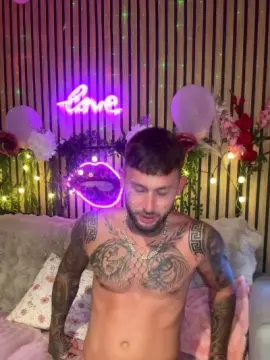 Cam4 Sex Cam of Loretino1