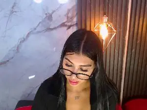 Cam4 Sex Chat of CamelyHott
