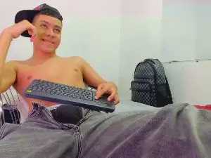 Cam4 Free Live Porn of LucasTorrez