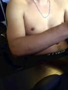Cam4 Free Live Porn of yoloyo93