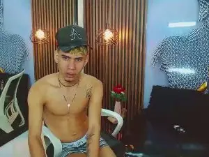 Cam4 Free Porn Cam of SkinnycuteAlyer
