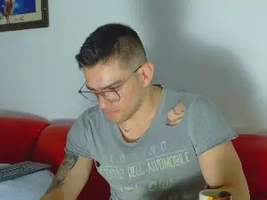 Cam4 Live Sex of alejandro_marin