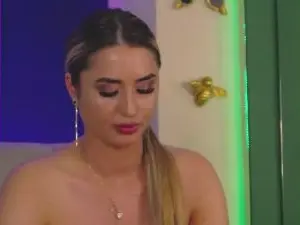 Cam4 Live Sex of LoraDevine