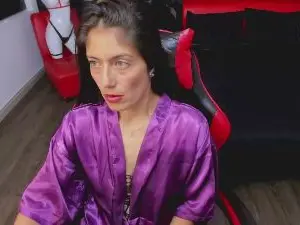 Cam4 Live Porn of saraa_squirt