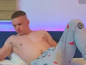 Cam4 Live Porn of JulianTurner