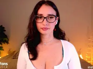 Cam4 Free Live Porn of KIrshaa