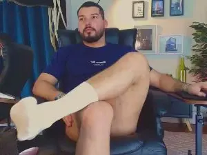 Cam4 Live Sex of HenryBenso
