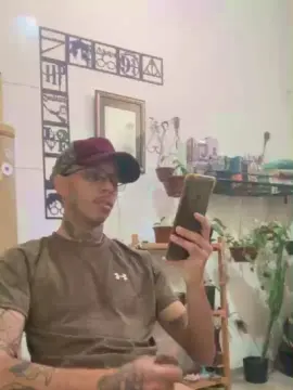 Cam4 Free Live Porn of Klinger30