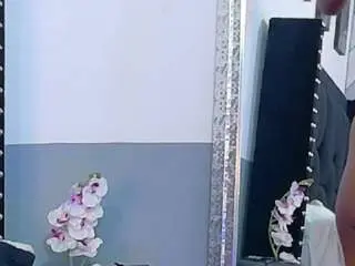 Camsoda Nude Webcam of miss-nahomi