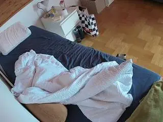 Camsoda Live Sex Cam of voyeurcam-julmodels-greybed-1