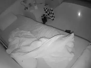 Camsoda Live Sex Cam of voyeurcam-julmodels-greybed-1