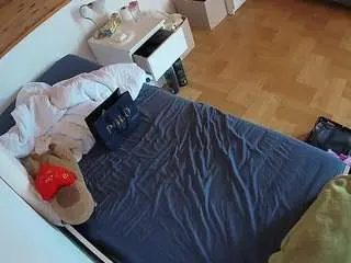 Camsoda Best Webcam of voyeurcam-julmodels-greybed-1