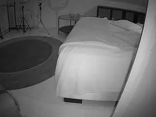 Camsoda Sex Chat of voyeurcam-julmodels-whitebed-6