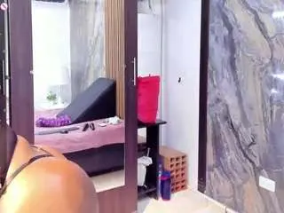 Camsoda Watch Live Sex Cams of laurasaenz01