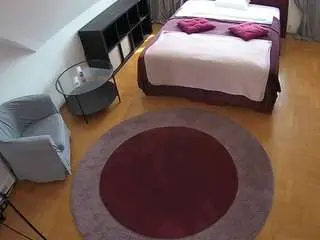 Camsoda Nude Webcam of voyeurcam-julmodels-whitebed-1
