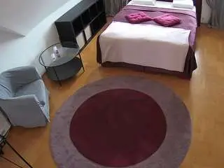 Camsoda Adult Webcams of voyeurcam-julmodels-whitebed-1