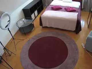 Camsoda Free Porn Cam of voyeurcam-julmodels-whitebed-1