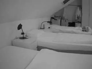 Camsoda Live Sex Cam of voyeurcam-julmodels-bed-4