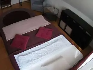 Camsoda Nude Webcam of voyeurcam-julmodels-whitebed-2