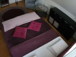 Camsoda Adult Webcams of voyeurcam-julmodels-whitebed-2