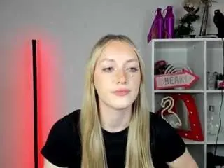 Camsoda Sex Cam of evelynblond