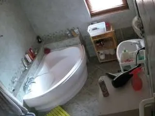 Camsoda Private Sex Chat of voyeurcam-julmodels-bath-1st-2