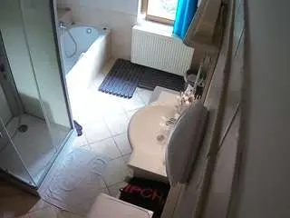 Camsoda Free Porn Cam of voyeurcam-julmodels-bath-2nd-2