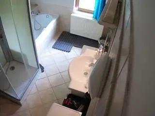 Camsoda Watch Live Sex Cams of voyeurcam-julmodels-bath-2nd-2