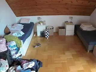 Camsoda Private Sex Chat of voyeurcam-julmodels-greybed-3