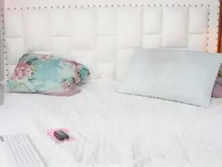 Camsoda Adult Webcam of hornybarelylegalgirl