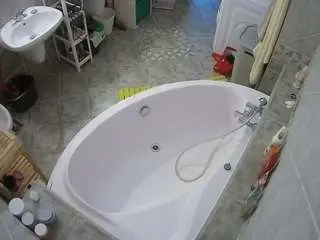 Camsoda Adult Video Chat of voyeurcam-julmodels-bath-1st-1