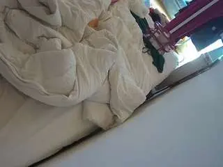 Camsoda Sex Chat of voyeurcam-julmodels-whitebed-4