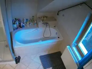 Camsoda Live Sex of voyeurcam-julmodels-bath-2nd-1